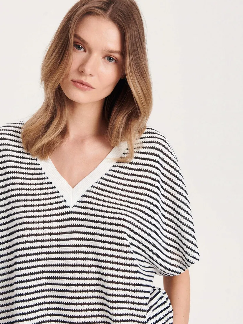 bialy-t-shirt-w-paski-oversize-reserved-s-stan-nowy