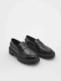 czarne-lakierowane-loafersy-na-platformie-reserved-40