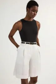 biale-eleganckie-dluzsze-spodenki-z-wiskozy-tall-karen-millen-m