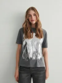 szara-bawelniana-bluzka-z-nadrukiem-reserved-m