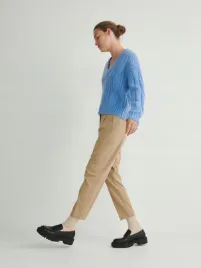 bezowe-spodnie-carrot-z-kantem-reserved-m