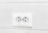 gniazdo-usb-x2-scienne-2-1a-podwojne-230v-biale-kod-producenta-25111081