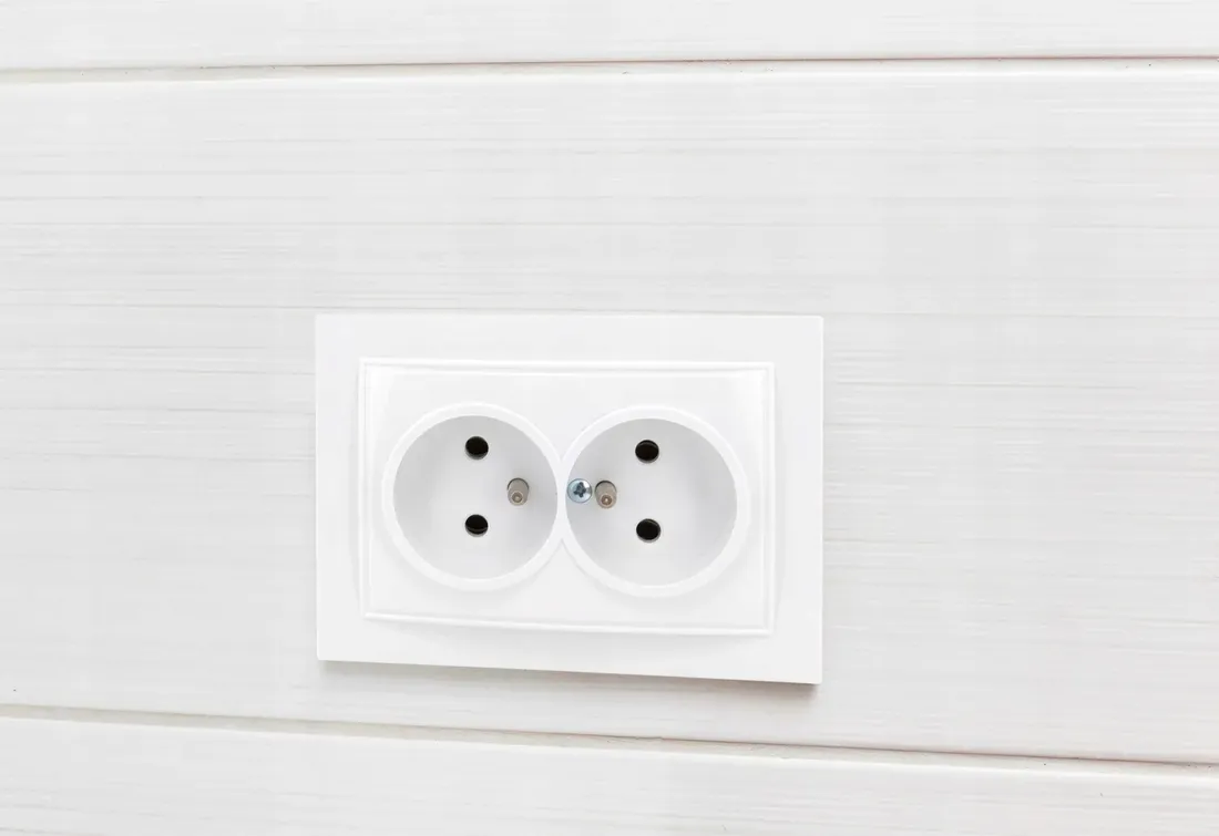 gniazdo-usb-x2-scienne-2-1a-podwojne-230v-biale
