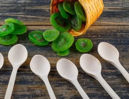 lyzeczki-biale-plastikowe-100-szt-kolor-bialy