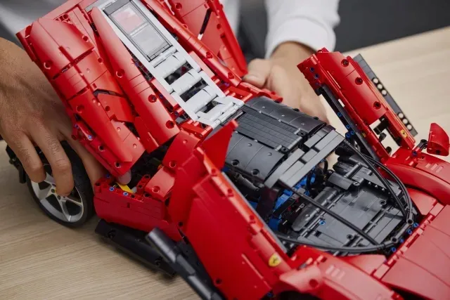 42143-lego-technic-ferrari-daytona-sp3-wiek-dziecka-18-lat