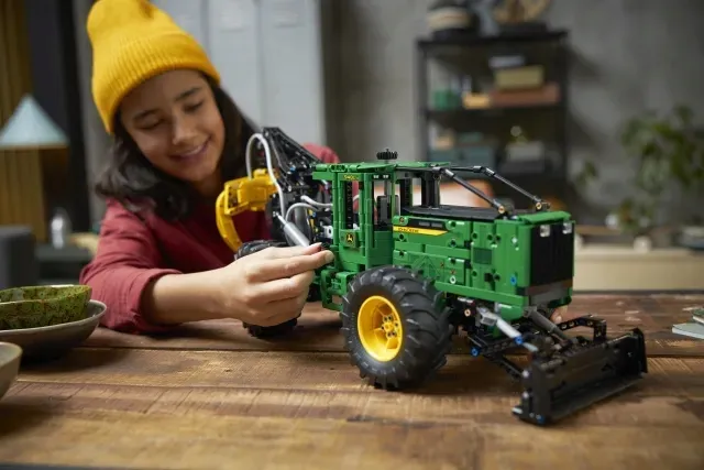 42157-lego-technic-traktor-john-deere-948-bohater-brak