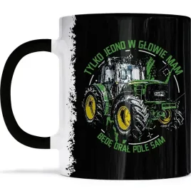 prezent-traktorem-bede-oral-pole-kubek-john-deere