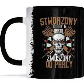 kubek-zmuszony-do-pracy-gra-w-darta-rzutki