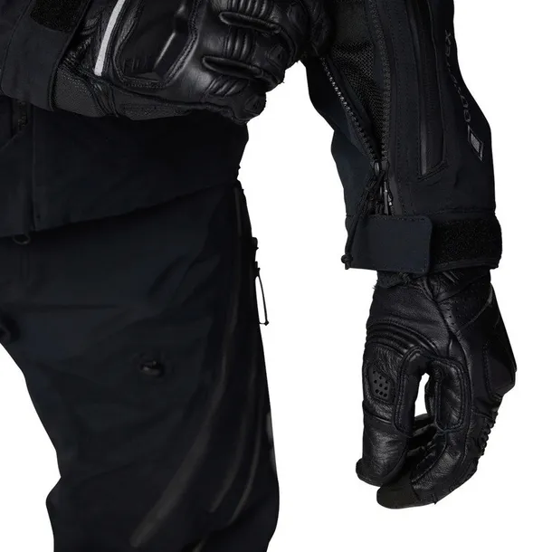 kurtka-fox-defend-gore-tex-adv-black-m-model-defend-gore-jkt
