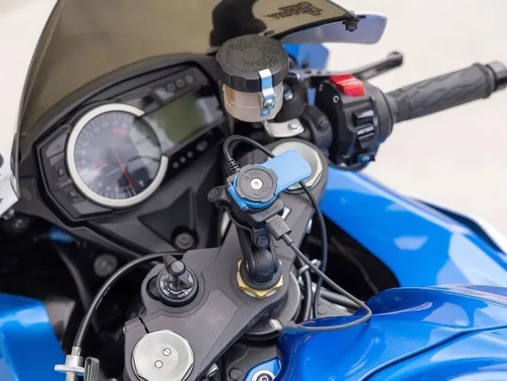 motocyklowa-ladowarka-usb-quad-lock-stan-nowy-producent-quad-lock