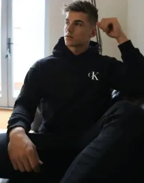 bluza-meska-calvin-klein-z-kapturem-hoodie-look-na-co-dzien-wyprzedaz-s