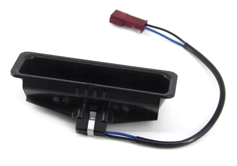 przycisk-klapy-bagaznika-bmw-5-e39-5-e60-e61
