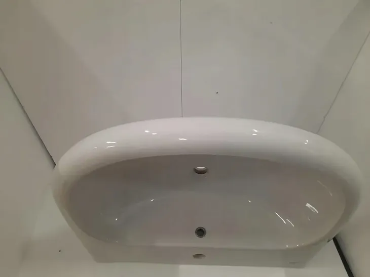 umywalka-scienna-ideal-standard-tesi-ceramiczna-70-cm-sposob-montazu-naszafkowa