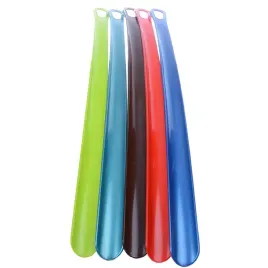 lyzka-do-butow-plastikowa-mix-kolorow-duza-60cm