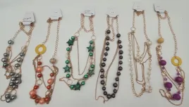 naszyjnik-metalowy-zloty-kamienie-6-szt