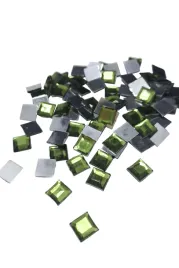 krysztalki-dzety-kwadraty-zielone-1-cm-100-szt