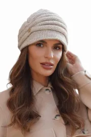 zimowa-czapka-damska-z-daszkiem-kolor-bezowy-kamea-cometa