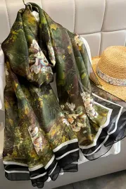 elegancki-szal-z-kwiatowym-wzorem-na-tle-w-odcieniach-zieleni-i-brazu