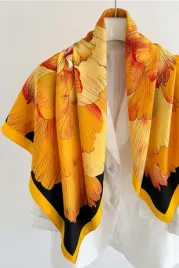 apaszka-damska-90x90-zlota-piwonia-imitacja-jedwabiu-duzy-kwiatowy-wzo