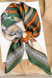 satynowa-apaszka-damska-70x70-cm-zielona-z-motywem-uprzezy-i-grecka-bordi