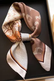 satynowa-apaszka-damska-70x70-cm-bezowa-safari-z-zebrami-styl-naturalny