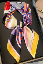 satynowa-apaszka-damska-70x70-cm-kolorowy-motyw-jezdziecki-zolta-ramka