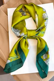 satynowa-apaszka-damska-70x70-cm-limonkowa-z-piwoniami-i-motylami-w-styl