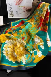 apaszka-satynowa-70x70-cm-egzotyczne-kwiaty-w-kolorach-tropiku