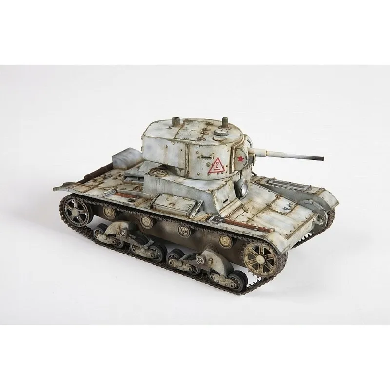 1-35-t-26-mod-1933-soviet-light-tank-wwii-marka-zvezda