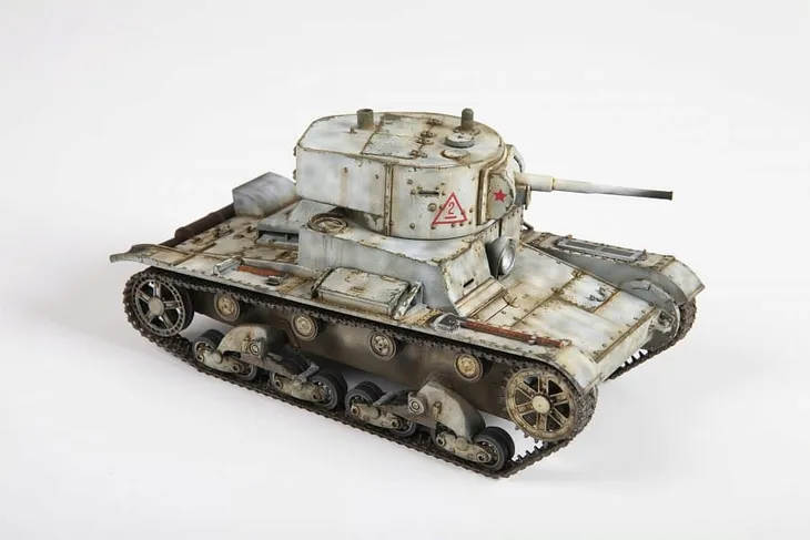 1-35-t-26-mod-1933-soviet-light-tank-wwii-marka-zvezda-okres-ii-wojna-swiatowa