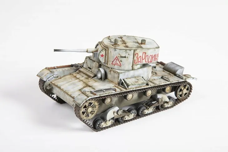 1-35-t-26-mod-1933-soviet-light-tank-wwii-marka-zvezda-stan-nowy
