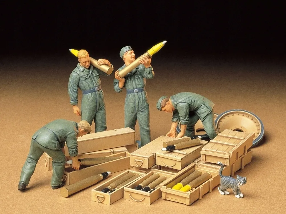 1-35-tamiya-35188-german-tank-ammo-loading-crew-set