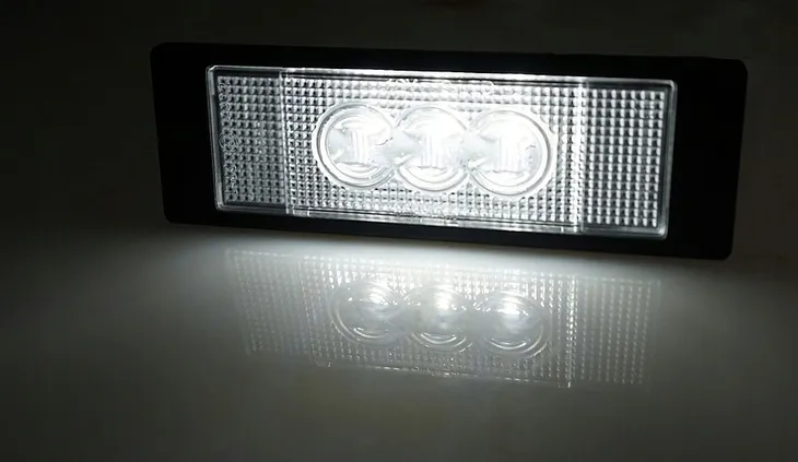 podswietlenie-tablicy-led-bmw-e63-e64-e81-e87-z4-producent-czesci-vinstar