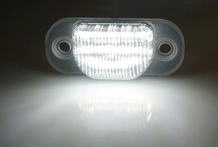 lampki-tablicy-led-audi-80-b4-100-c4-a6-c4-producent-czesci-vinstar