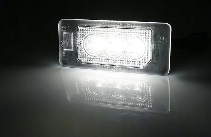 podswietlenie-tablicy-led-bmw-e90-e91-e92-e93-producent-czesci-vinstar