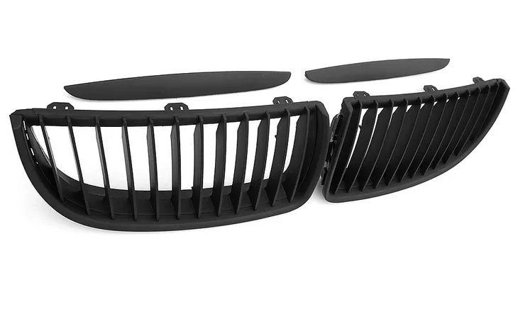 nerki-grill-atrapa-bmw-e90-e91-04-08-czarny-mat-strona-zabudowy-przod