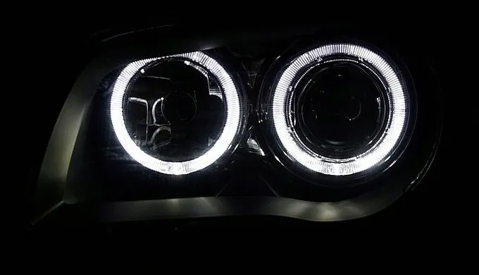 lampy-depo-black-bmw-e88-e82-ringi-led-reflektory-rodzaj-swiatel-mijania-tradycyjne-halogenowe
