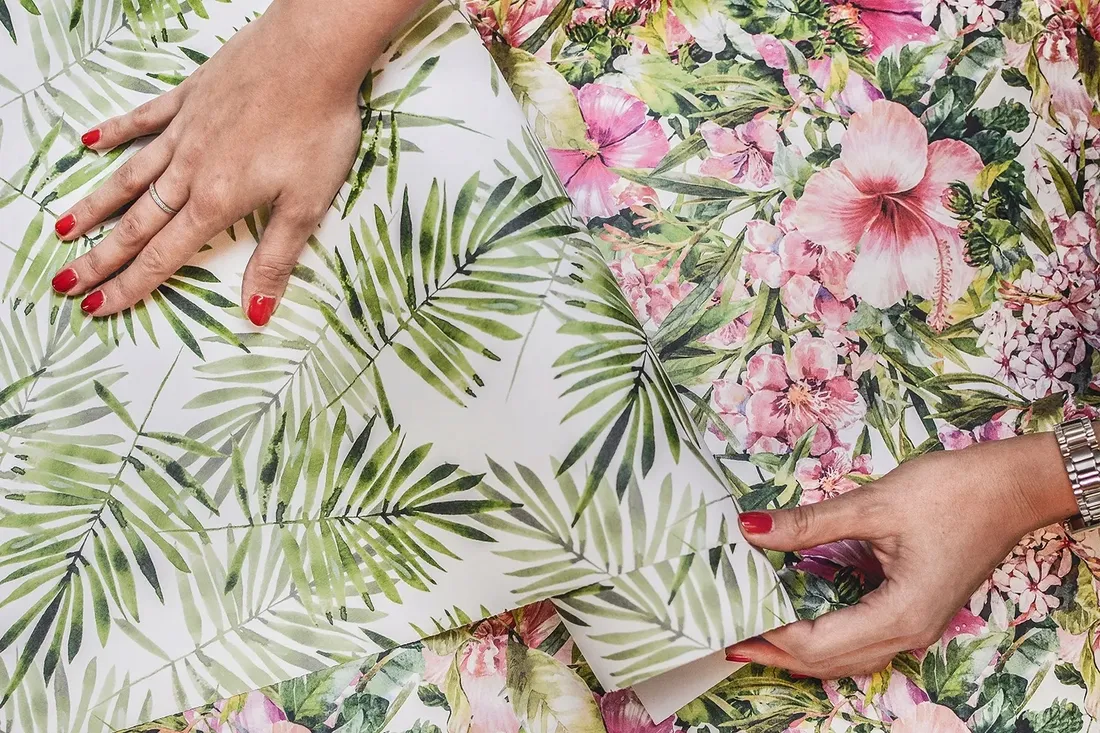 tapeta-scienna-czarne-geometryczne-serca-250x250cm