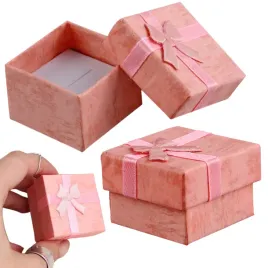 pudelko-zodobne-na-bizuterie-5cm-x-5cm-rozowy