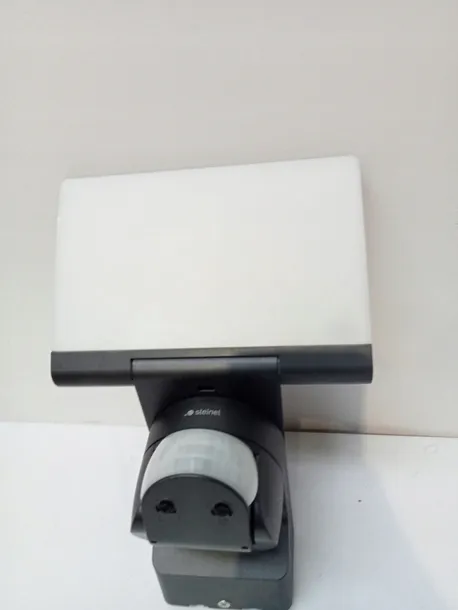 lampa-led-steinel-informacje-dodatkowe-czujnik-ruchu-czujnik-zmierzchu