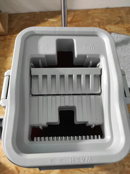 wiadro-i-mop-plaski-wischnmo-stan-powystawowy-kolor-czerwony