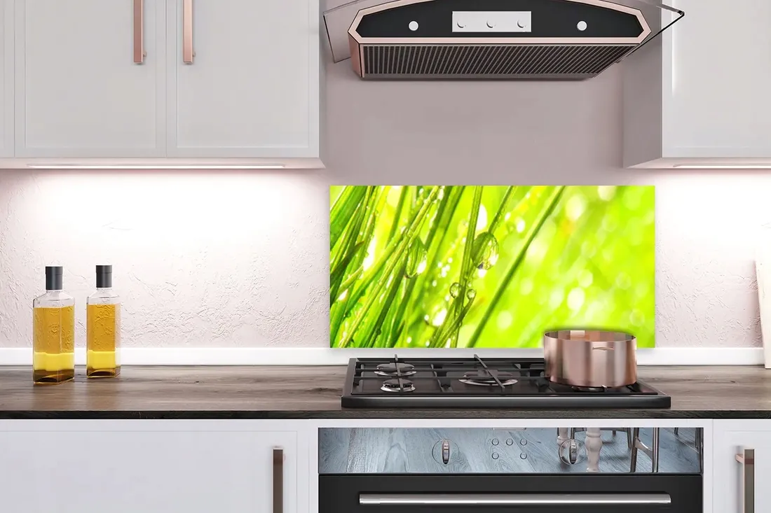 lacobel-panel-szklany-scienny-krople-trawa-120x60