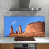 pomnik-ksiezyc-140x70-cm-panel-scienny-do-kuchni-stan-nowy