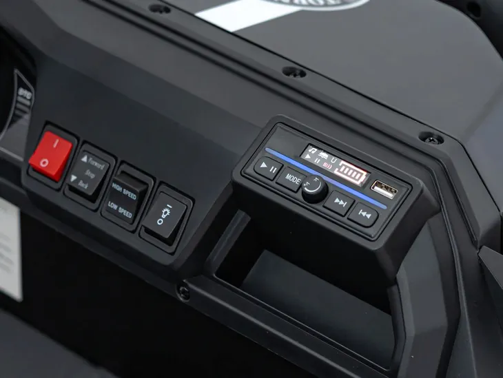 auto-pick-up-champion-czarny-na-akumulator-dla-dzieci-gratisy-czas-ladowania-10-h