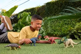 figurka-dinozaura-z-rychem-i-wielokierunkowym-atakiem-do-zabawy