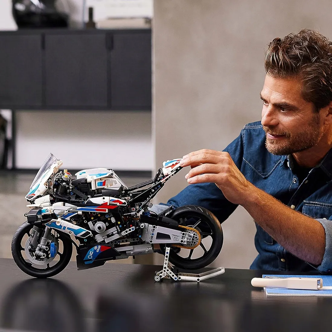 lego-42130-technic-bmw-m-1000-1925-elementow-stan-nowy