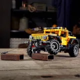 lego-technic-42122-jeep-wrangler-wiek-dziecka-9-lat