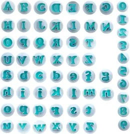 zestaw-62-foremek-do-wycinania-litercyfr-ciasta-masy-cukrowej-i-alfabetu