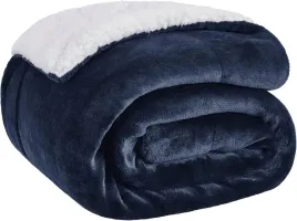 puszysty-koc-polarowy-150-x-200-cm-narzuta-na-sofe-granatowy