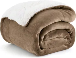 puszysty-koc-polarowy-150-x-200-cm-narzuta-na-sofe-brazowy
